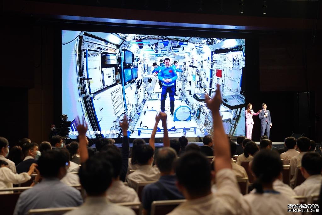 “太空出差三人组”与香港青少年“天地对话”