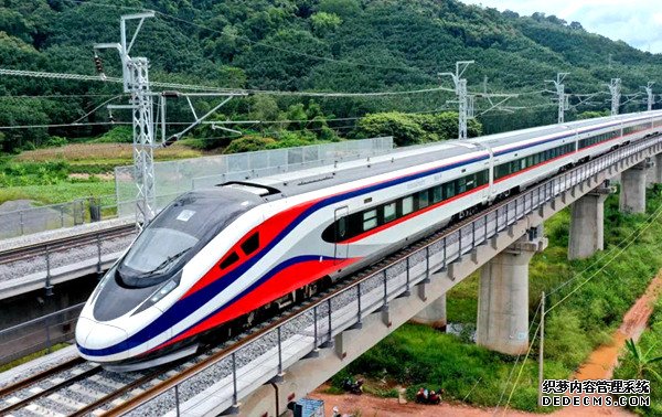 “澜沧号”动车组运抵老挝万象即将投入中老铁路动态检测