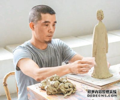 精心雕琢技法娴熟（工匠绝活）