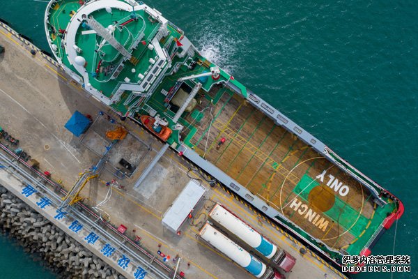 推动“绿色航运”发展国内首座沿海LNG船舶加注站正式投运