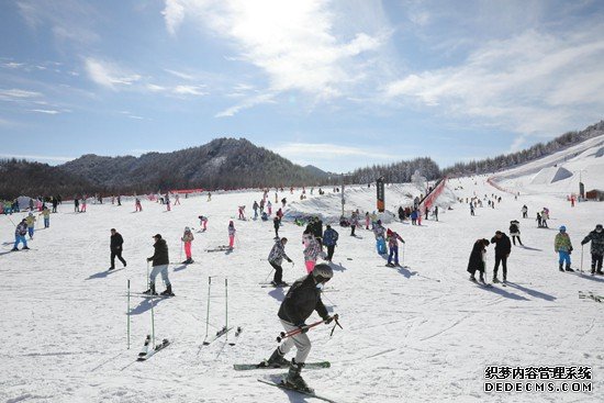 以冰雪产业破解旅游季节不平衡难题