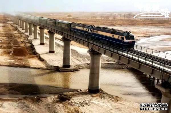 新疆和若铁路通过动态验收“死亡之海”将建成铁路环线