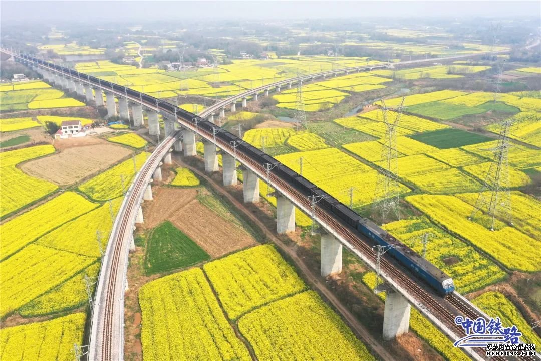 4月8日零时起全国铁路将实行新的列车运行图