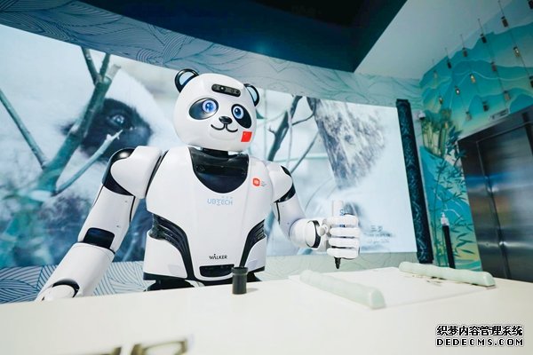 迪拜世博会圆满闭幕熊猫机器人优悠载誉归来
