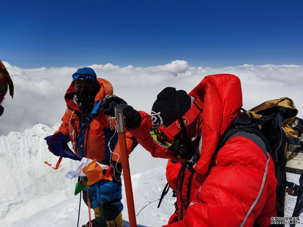 我国科考队员成功登顶珠峰珠峰科考创造多项新纪录