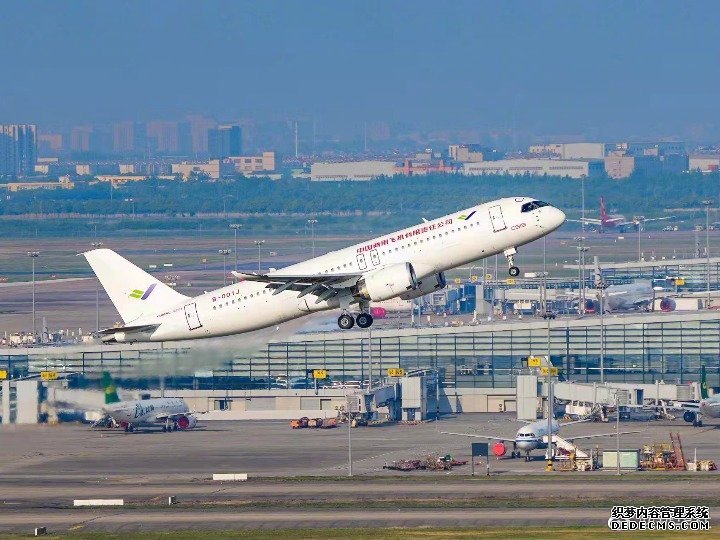 即将交付的首架C919大飞机首飞试验成功