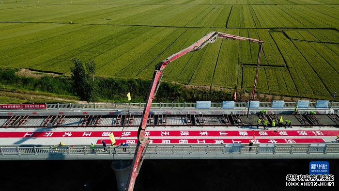 防控建设“双统筹”济郑高铁无砟轨道施工开始