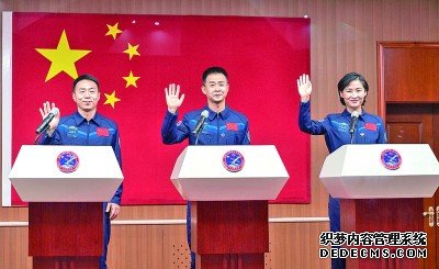 满格的信心满分的表现——直击神舟十四号航天员乘组见面会