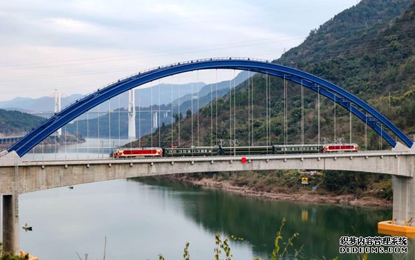 郑渝高铁将于6月20日全线贯通运营设计时速350公里