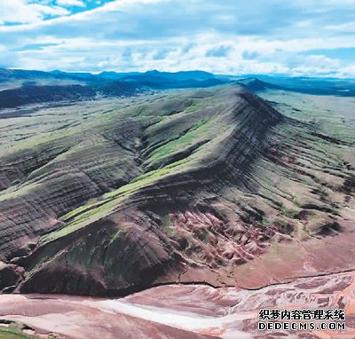 可可西里发现罕见“红山脉”