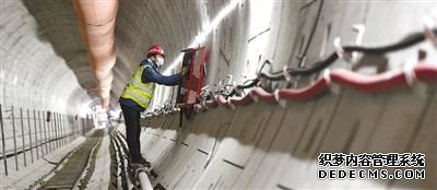 隧道工程加速建设（新时代画卷）