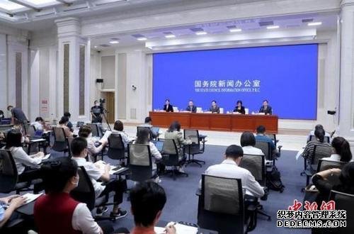 8月23日，中国国务院新闻办公室在北京举行新闻发布会，介绍2022年中国网络文明大会有关情况。中央网信办、国家网信办副主任盛荣华，天津市委常委、宣传部部长沈蕾，中央文明办一局局长薛松岩，中央网信办网络社会工作局局长章勋宏出席。 中新社记者 张宇 摄