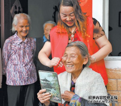 服务“一老一幼”惠及千家万户（新时代画卷·奋进十年）