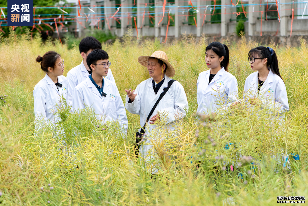 他跟一株花“较劲”60年，背后故事与你有关