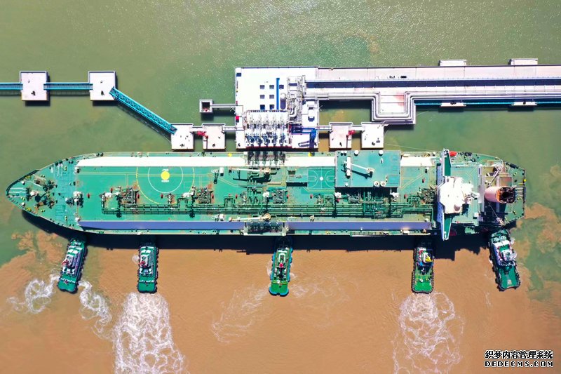 盐城“绿能港”开始接卸首船液化天然气。受访者供图