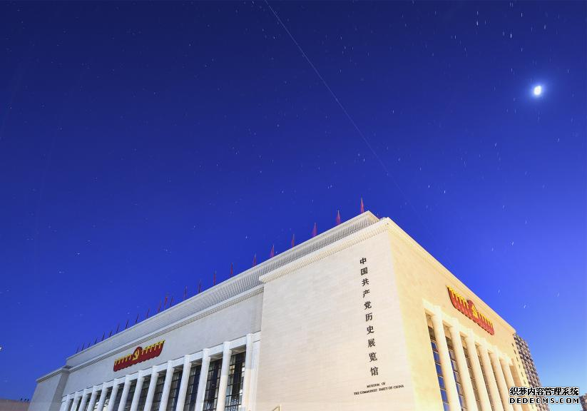 全球拍天宫｜守望家园，中国航天员首次在太空为祖国庆生