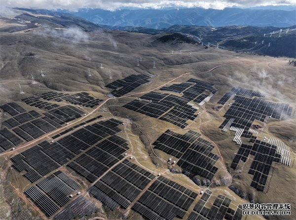 全球首个超高海拔光伏实证实验基地在四川投产