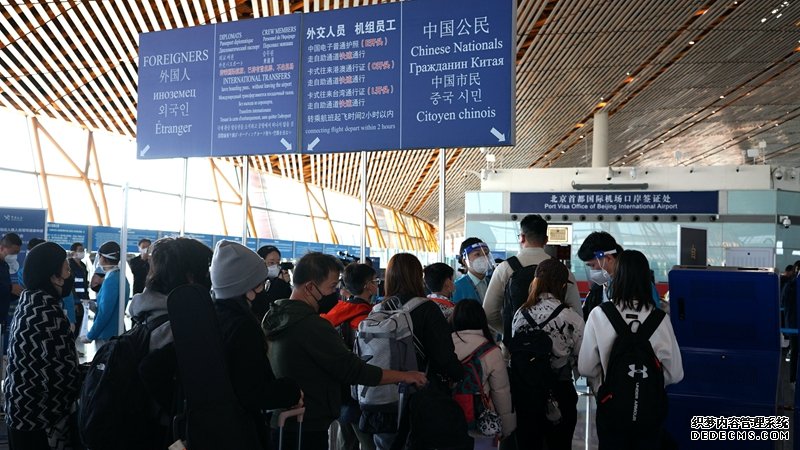 新型冠状病毒感染“乙类乙管”实施首日首都国际机场迎来第一班跨境航班