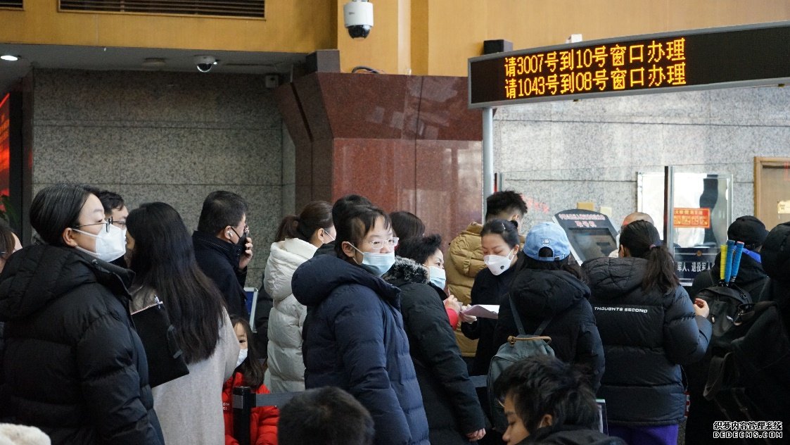 探访北京市公安局出入境接待大厅：证件办理量明显增加