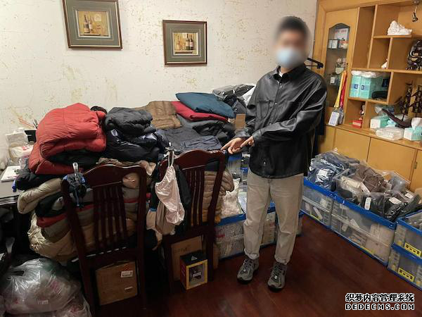 优衣库店长偷800余件服装7.5折销售：每次都是整箱整袋地搬