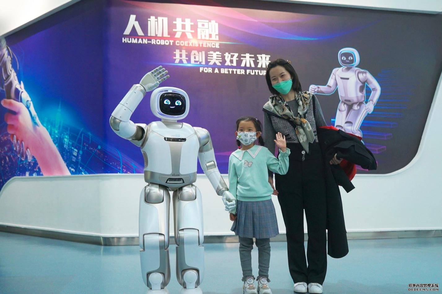 人形机器人进驻中科馆打造全国科技馆创新应用新模式