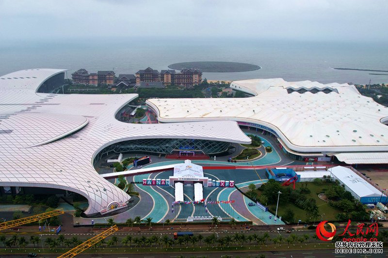 第三届中国国际消费品博览会举办地——海南国际会展中心。人民网 孟凡盛摄