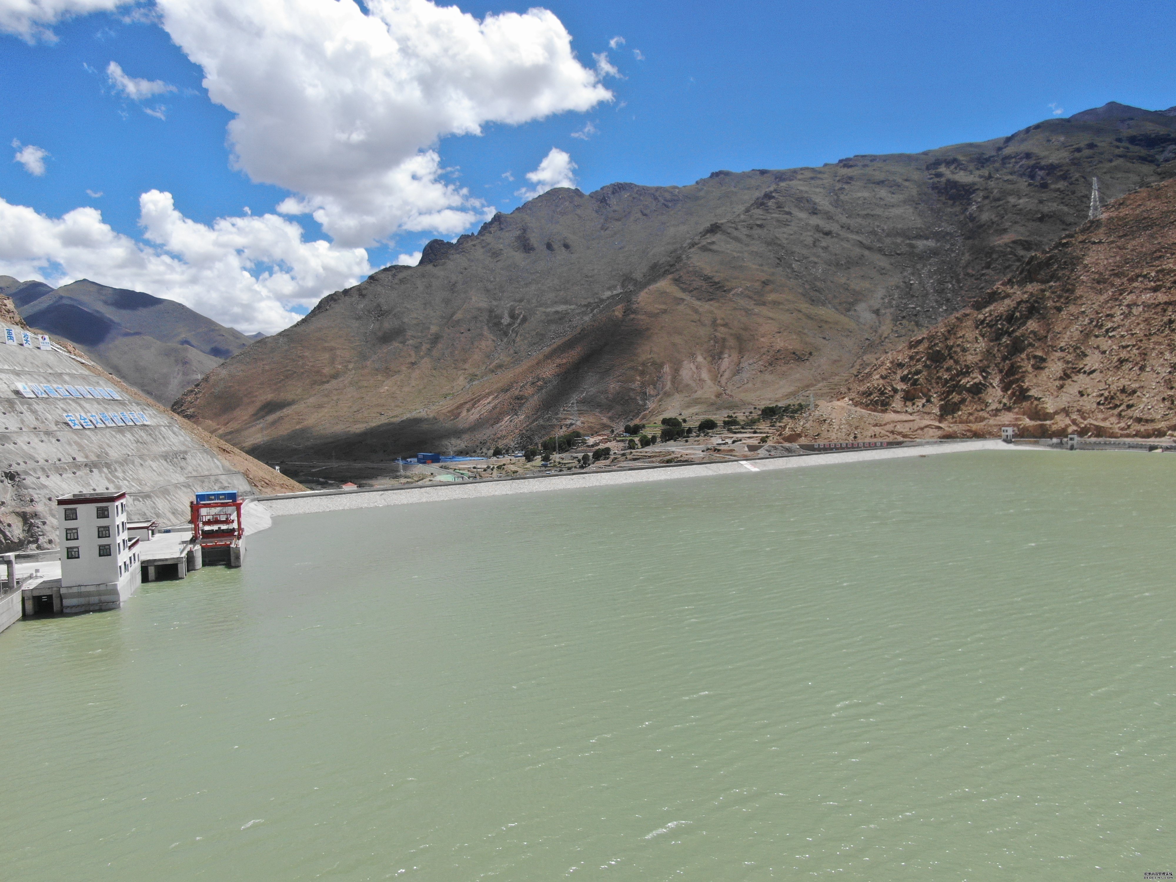 西藏湘河水电站正式投入运行。西藏水利厅供图