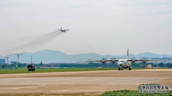 东部战区海军航空兵某团组织实战化反潜训练