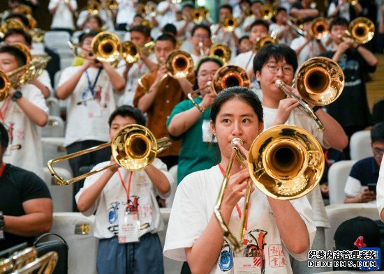 第九届中国国际低音铜管艺术节在渝开幕