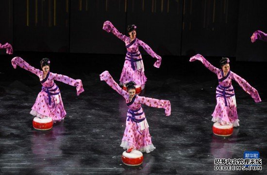 北京舞蹈学院青年舞团在乌鲁木齐演出