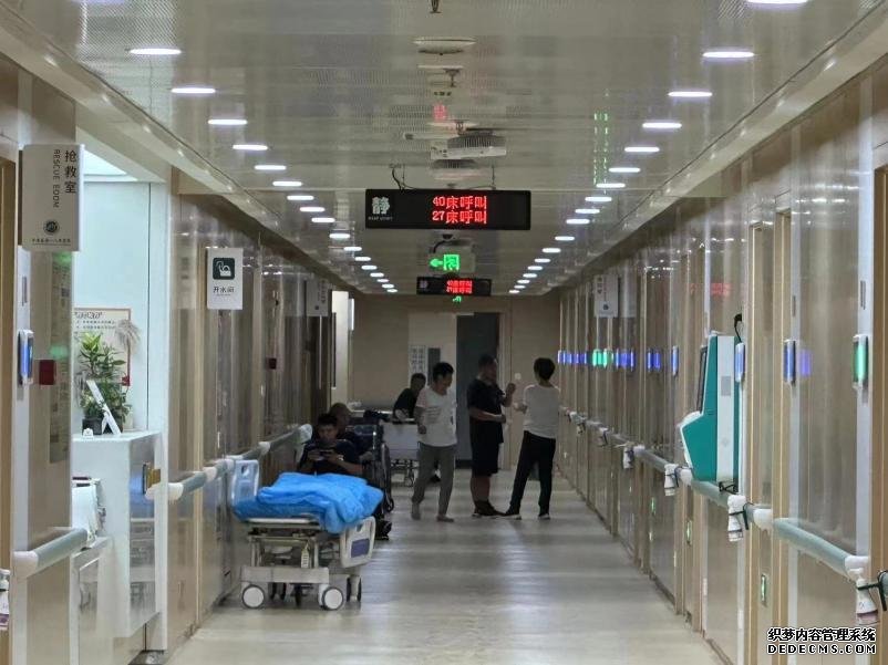 平原县第一人民医院住院部脊柱关节外科、手足外科病区。人民网 乔姝摄