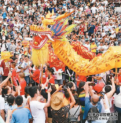 中国“村赛”热到海外