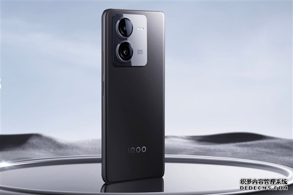 iQOO Z8价格1599元起 搭载史上最强LCD屏幕