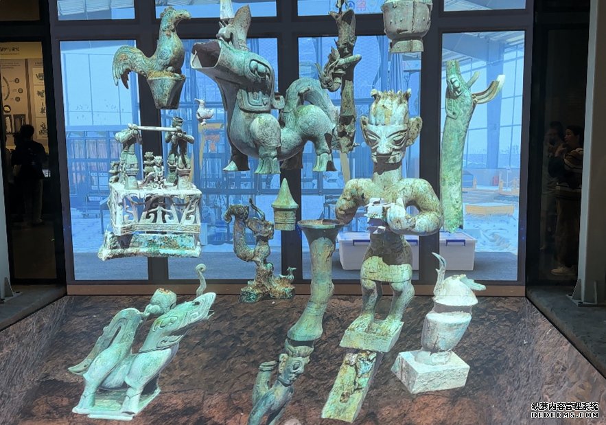 位于四川广汉的三星堆博物馆新馆，利用裸眼3D显示技术还原考古发掘。人民网记者 申佳平摄