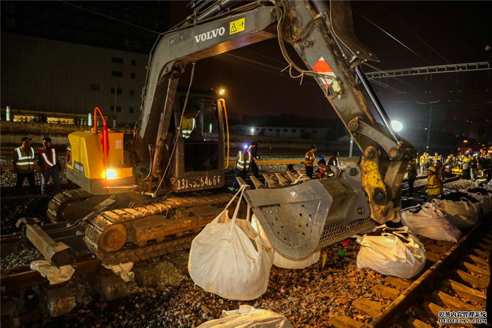 铁路部门集中检修为中秋国庆小长假运输保驾护航。中国铁路集团北京局供图。