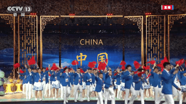 独家视频丨全场欢呼！中国体育代表团入场
