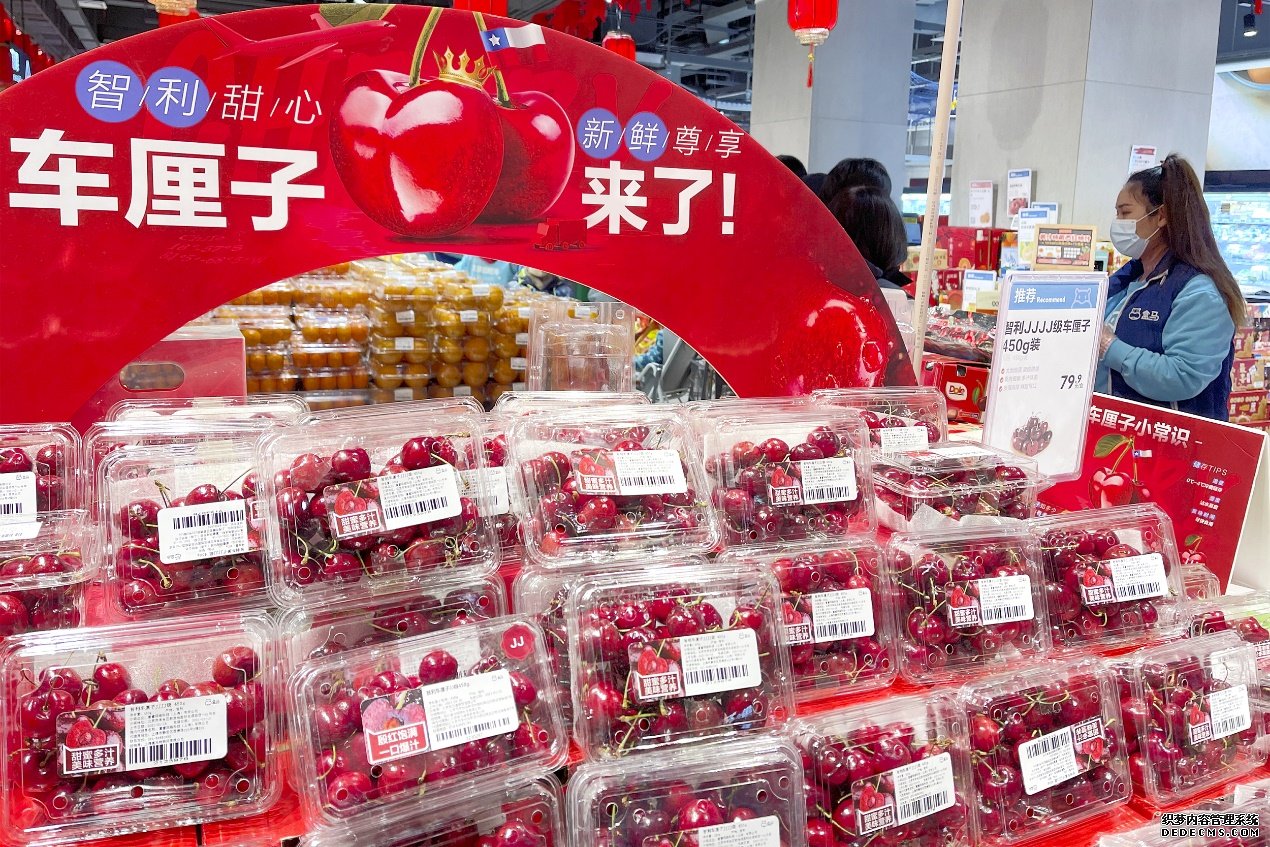 北京一家盒马鲜生超市中智利车厘子售卖区。来源：视觉中国