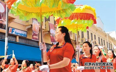 巴西“唐人街”迎来中式“狂欢节”