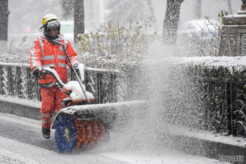 东北地区迎今冬首场大范围寒潮暴雪 多地有力应对