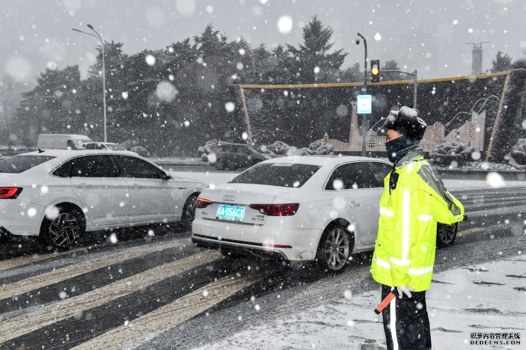 东北地区迎今冬首场大范围寒潮暴雪 多地有力应对