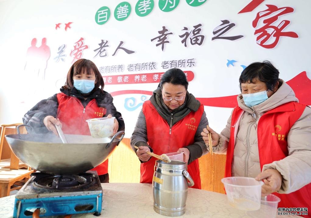 各地各部门全力防范应对低温雨雪冰冻灾害直击