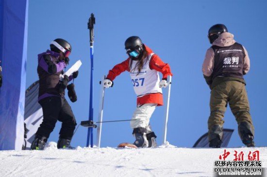 200名滑雪爱好者塞北小城乐享冰雪“速度与激情”
