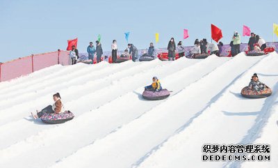 延长产业链 注入新动能（关注体育产业·冰雪消费）