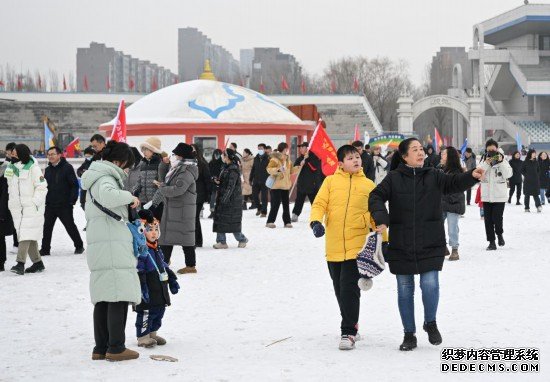 “十四冬”点燃群众冰雪热情