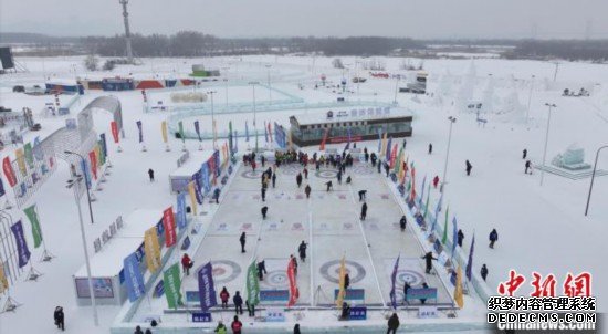 中国·哈尔滨第四届大众冰盘挑战赛开赛 国内外60支队伍参赛