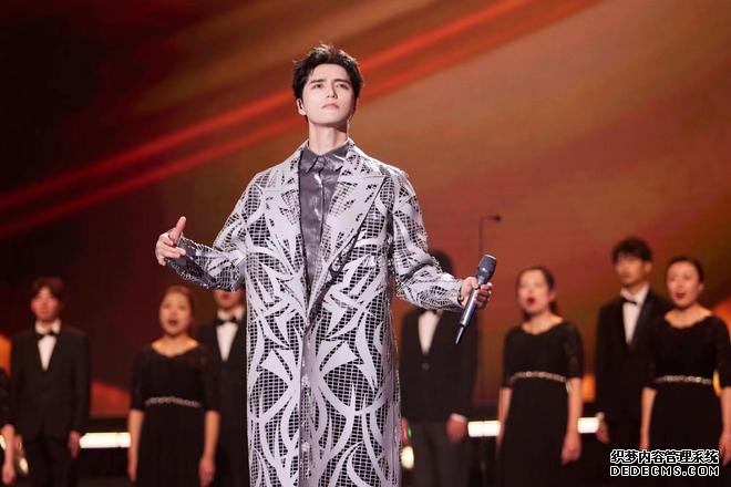 演员李建义、许魏洲和歌手等的音乐秀《有种浪漫叫中国航天》