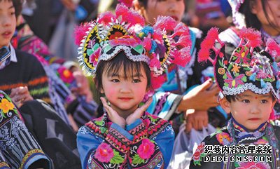 乡村赛装节 走向大舞台（走进传统村落）