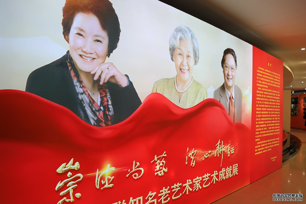第七届中国文联知名老艺术家艺术成就展现场。人民网记者 韦衍行摄