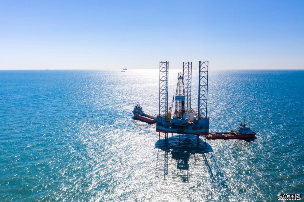 海上钻井平台正在渤中26-6油田进行钻探作业。受访者供图