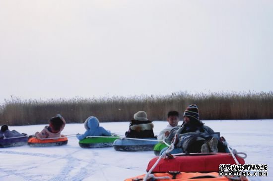 “双奥之城”雪季收官 冰雪运动不停歇